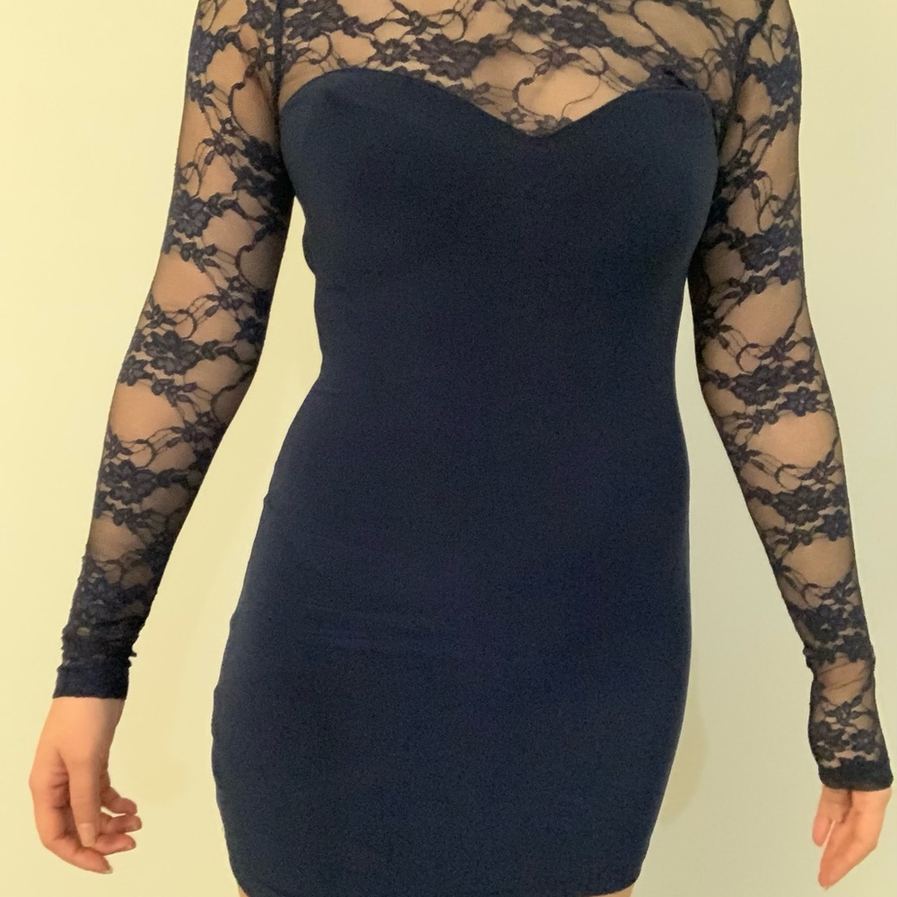 Bodycon Mini Dress with Lace Sleeves XS